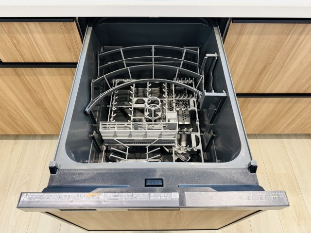 八王子市　大和田町　新築一戸建て　２４ー１期のキッチン|～食洗機付き　食事後の食器洗いはお任せ、家族でゆっくりとくつろげます～