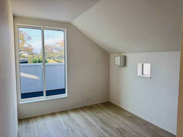 八王子市　大和田町　新築一戸建て　２４ー１期の子供部屋|～2階バルコニーに面している5.2帖の洋室です～