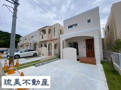 【外観】 | 南城市玉城船越Ⅱ（全11棟）10号棟 | 10号棟　並列駐車2台完備♪