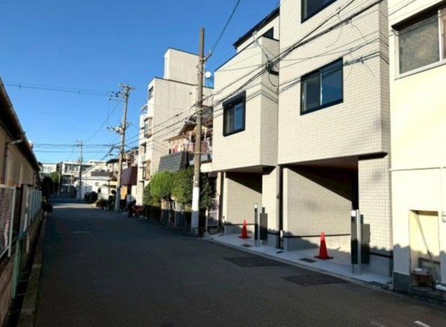流町２丁目の前面道路含む現地写真
