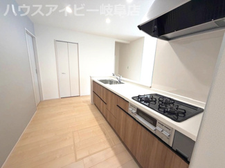 【キッチン】 | 岐阜市池ノ上町新築建売限定1邸！最寄りのバス停徒歩1分！小学校まで徒歩10分です♪お車3台可能！ | 岐阜市池ノ上町新築建売限定1邸！最寄りのバス停徒歩1分！小学校まで徒歩10分です♪お車3台可能！