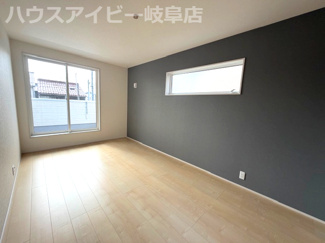 【洋室】 | 岐阜市池ノ上町新築建売限定1邸！最寄りのバス停徒歩1分！小学校まで徒歩10分です♪お車3台可能！ | 岐阜市池ノ上町新築建売限定1邸！最寄りのバス停徒歩1分！小学校まで徒歩10分です♪お車3台可能！