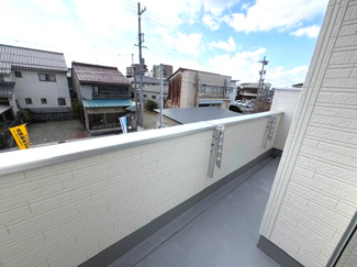 【バルコニー】 | 岐阜市池ノ上町新築建売限定1邸！最寄りのバス停徒歩1分！小学校まで徒歩10分です♪お車3台可能！ | 岐阜市池ノ上町新築建売限定1邸！最寄りのバス停徒歩1分！小学校まで徒歩10分です♪お車3台可能！