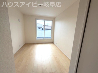 【洋室】 | 岐阜市池ノ上町新築建売限定1邸！最寄りのバス停徒歩1分！小学校まで徒歩10分です♪お車3台可能！ | 岐阜市池ノ上町新築建売限定1邸！最寄りのバス停徒歩1分！小学校まで徒歩10分です♪お車3台可能！