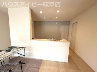 【キッチン】 | 岐阜市池ノ上町新築建売限定1邸！最寄りのバス停徒歩1分！小学校まで徒歩10分です♪お車3台可能！ | 岐阜市池ノ上町新築建売限定1邸！最寄りのバス停徒歩1分！小学校まで徒歩10分です♪お車3台可能！