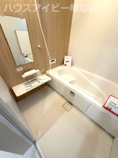 【浴室】 | 岐阜市池ノ上町新築建売限定1邸！最寄りのバス停徒歩1分！小学校まで徒歩10分です♪お車3台可能！ | 岐阜市池ノ上町新築建売限定1邸！最寄りのバス停徒歩1分！小学校まで徒歩10分です♪お車3台可能！