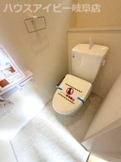 【トイレ】 | 岐阜市池ノ上町新築建売限定1邸！最寄りのバス停徒歩1分！小学校まで徒歩10分です♪お車3台可能！ | 岐阜市池ノ上町新築建売限定1邸！最寄りのバス停徒歩1分！小学校まで徒歩10分です♪お車3台可能！