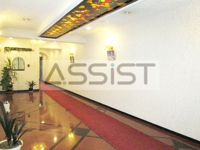 秀和桜丘レジデンスのエントランス