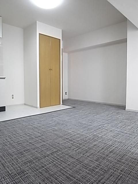 秀和桜丘レジデンスの居間・リビング