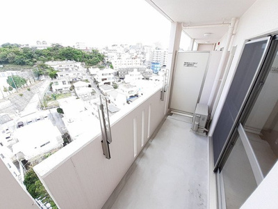 【バルコニー】 | アンドーバーテラス識名 | お洗濯にも便利なバルコニー付き