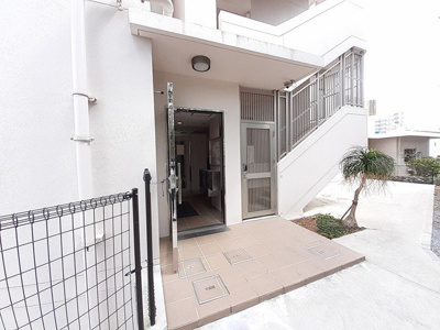 【エントランス】 | アンドーバーテラス識名 | エントランスです