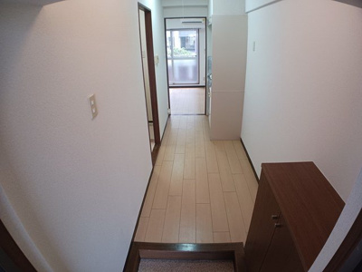 【玄関】 | ゴールドキャッスルⅡ | 収納もある玄関です