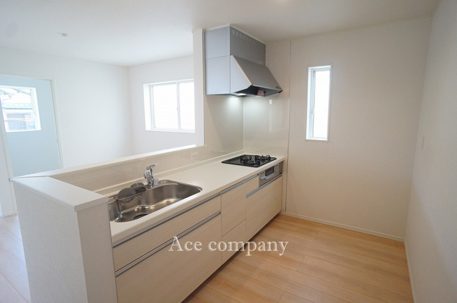 【内観：施工例】 | 八尾市山本町北7丁目　【1号棟/全2棟】 | 【同社による同仕様の施工例】人感センサー付玄関灯・TVモニターホン完備です☆