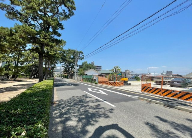浜芦屋町　売土地の前面道路含む現地写真