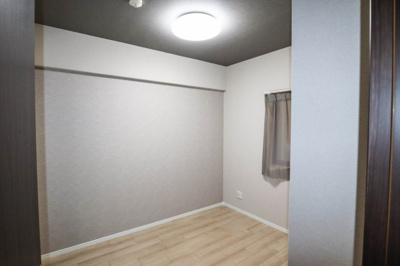 【洋室】 | メロディーハイム八戸ノ里 | 洋室４．３帖はお子様のお部屋や家事室などに