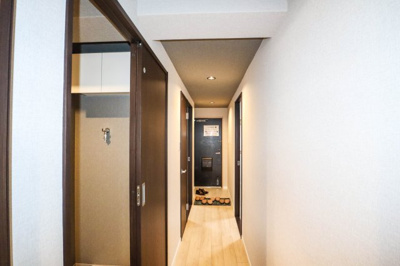 【その他】 | メロディーハイム八戸ノ里 | リビングから玄関への廊下部分です