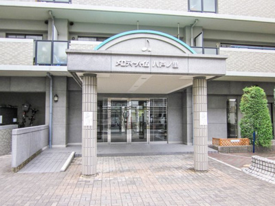 【エントランス】 | メロディーハイム八戸ノ里 | スーパーやコンビニ、ドラッグストアなども徒歩圏内♪