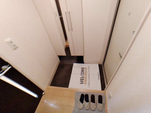 ウエスト フィールド　D棟の玄関
