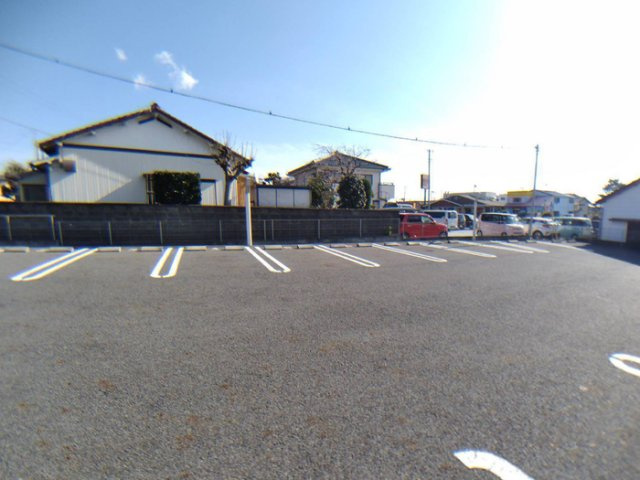 ウエスト フィールド　D棟の駐車場