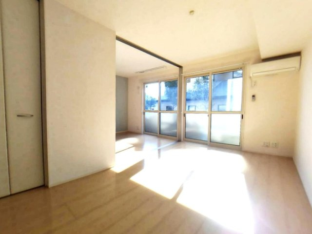 ウエスト フィールド　D棟の居間・リビング