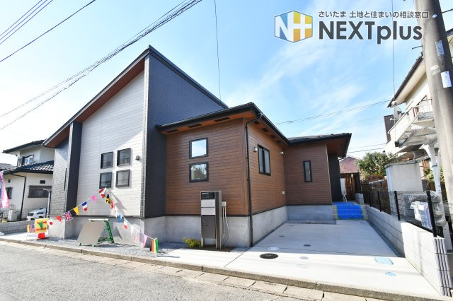 蓮田市西新宿3丁目　全1棟の外観|JR宇都宮線『蓮田』駅徒歩30分。自転車15分、バス乗車11分・停歩7分の立地です。都内まで乗り換え不要1時間圏内で通勤通学も楽々◎スーパー・コンビニ・ドラックストアは15分圏内です。