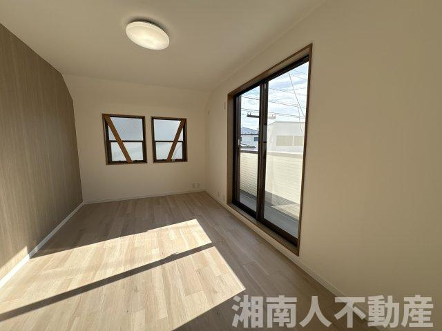 茅ヶ崎市出口町　中古戸建の洋室|明るい洋室です