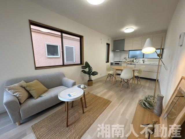 茅ヶ崎市出口町　中古戸建の居間・リビング|ゆったり過ごせる居間です