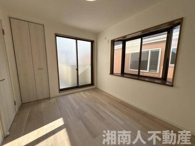 茅ヶ崎市出口町　中古戸建の洋室|落ち着いた色調の洋室です