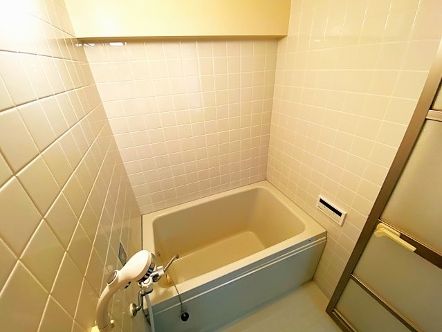 ロイヤルビュー川奈の浴室|シャワー付き