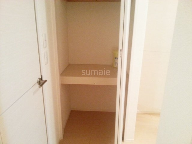 メゾン　ド　グランメールの収納|トイレ横の収納スペースです♪