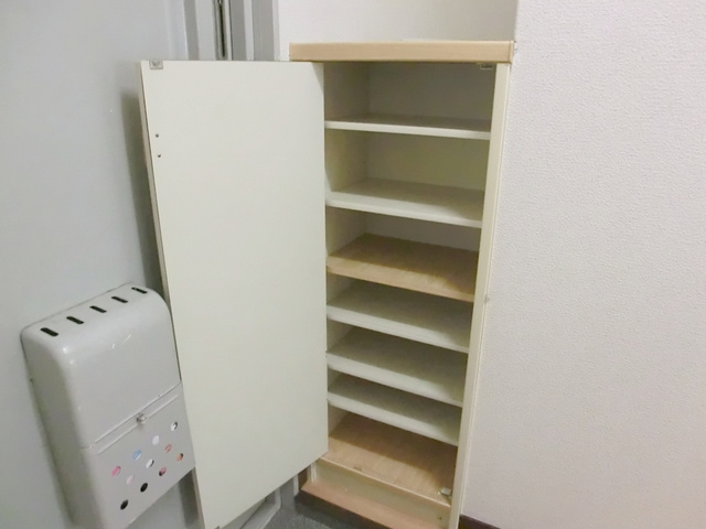 レパードマンションの玄関|嬉しいシューズボックス付です。