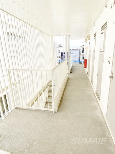 レパードマンションのエントランス|共用廊下です☆