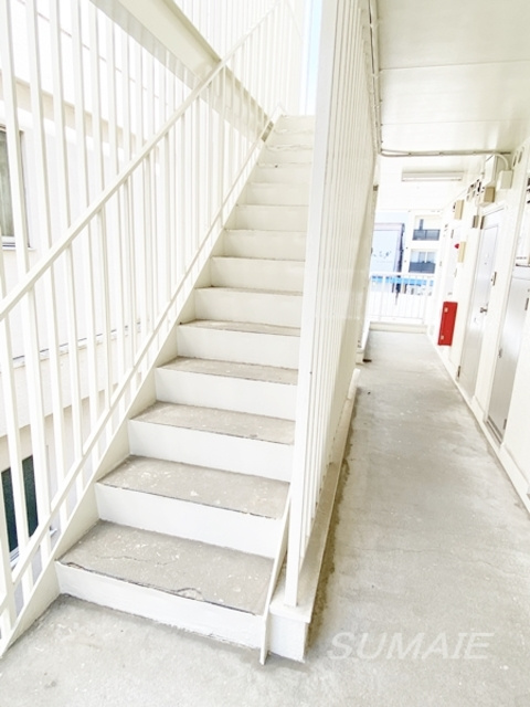 レパードマンションのその他共用部分|共用階段です☆