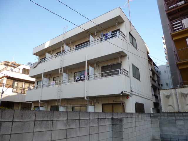 レパードマンションの外観|別のアングルからみた外観です。　