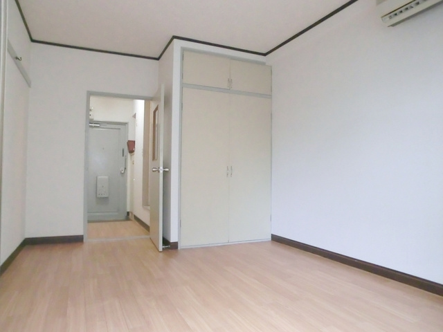 レパードマンションの寝室|人気のフローリングです。