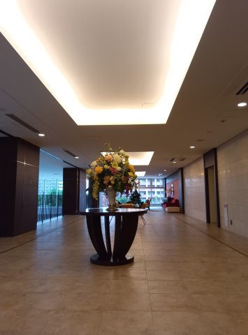 ジオタワー西宮北口のロビー