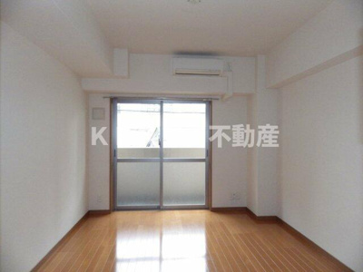 【居間・リビング】 | ロンスリー・ウエスト | おしゃれなリビングです