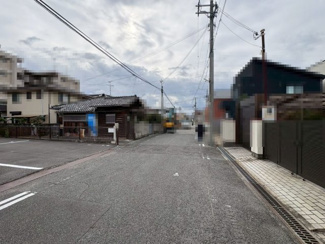 【前面道路含む現地写真】 | 千代田４丁目　売土地 | 前面道路約６．７ｍ！広々運転の苦手な方も安心です！