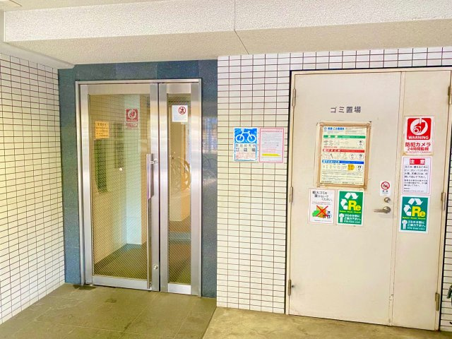 リファイズ浅草2Fのエントランス