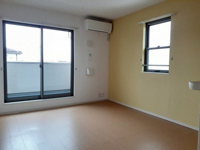 【居間・リビング】 | スイートタウンＥ | ゆったりとした居間です