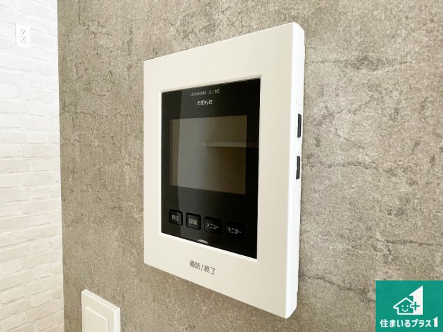 亀岡市余部町天神又　新築一戸建ての防犯設備|カラーモニターインターホン！声だけでなく来訪者の姿や顔がモニターで確認できるので、小さなお子様がいらっしゃるご家庭でも安心できます！