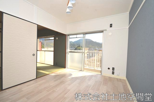 ホワイトキャッスル上の原Ｃ棟の洋室