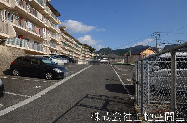 ホワイトキャッスル上の原Ｃ棟の駐車場|敷地内駐車場