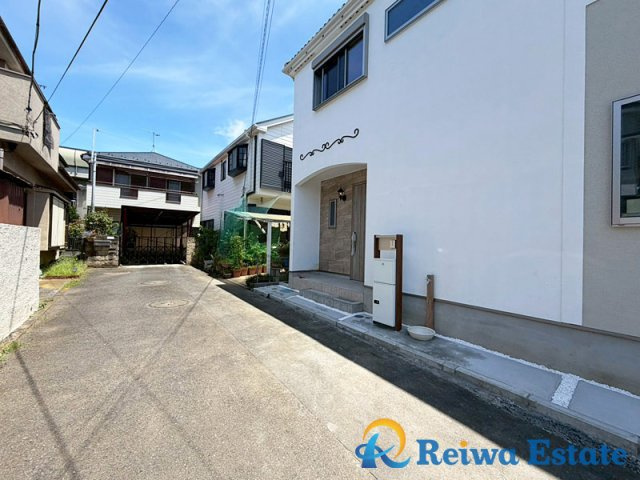 新築戸建　茅ヶ崎市赤羽根　の前面道路含む現地写真|室田小学校徒歩圏内で子育てにも安心◎