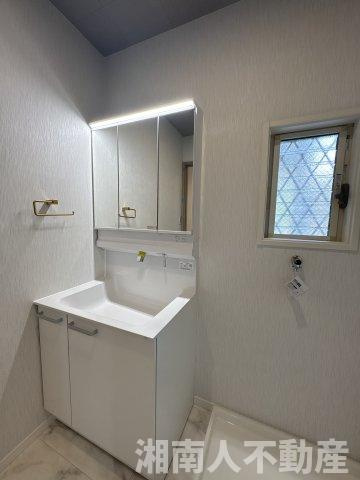 茅ヶ崎市菱沼　中古戸建の独立洗面台|独立洗面台あり、毎朝おしゃれに忙しい女性の方におすすめです