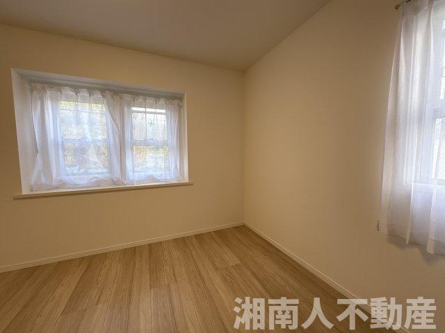 茅ヶ崎市菱沼　中古戸建の洋室|落ち着いた色調の洋室です