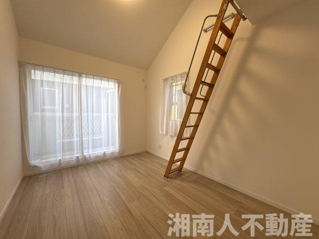 茅ヶ崎市菱沼　中古戸建の洋室|明るい洋室です