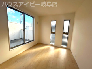 【洋室】 | 岐阜市西鶉新築建売全5棟！お車並列4台可能！南道路で日当り良好です♪きれいな分譲地です！ | 岐阜市西鶉新築建売全5棟！お車並列4台可能！南道路で日当り良好です♪きれいな分譲地です！