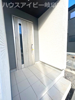 【玄関】 | 岐阜市西鶉新築建売全5棟！お車並列4台可能！南道路で日当り良好です♪きれいな分譲地です！ | 岐阜市西鶉新築建売全5棟！お車並列4台可能！南道路で日当り良好です♪きれいな分譲地です！