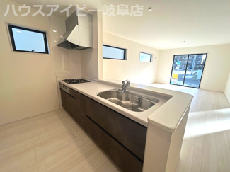 【キッチン】 | 岐阜市西鶉新築建売全5棟！お車並列4台可能！南道路で日当り良好です♪きれいな分譲地です！ | 岐阜市西鶉新築建売全5棟！お車並列4台可能！南道路で日当り良好です♪きれいな分譲地です！